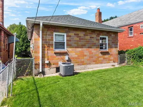 Exterior - 3909 Eiler St, Saint Louis, MO 63116 photo 9 of 12