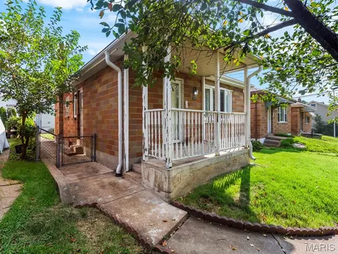 Exterior - 3909 Eiler St, Saint Louis, MO 63116 photo 4 of 12