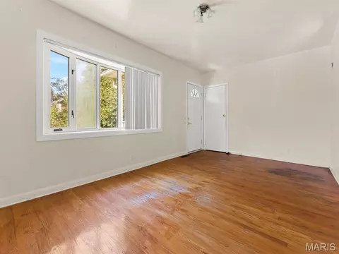 Living - 3909 Eiler St, Saint Louis, MO 63116 photo 1 of 3