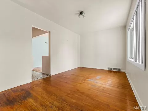Living - 3909 Eiler St, Saint Louis, MO 63116 photo 3 of 3