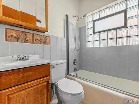 Bath - 3909 Eiler St, Saint Louis, MO 63116 photo 1 of 1