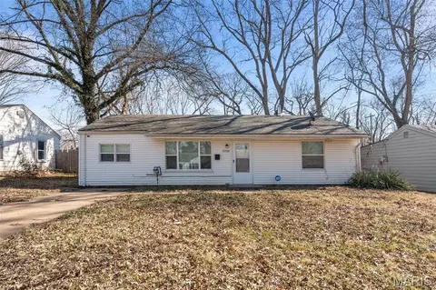 9750 Lorna Ln, Saint Louis, MO 63136