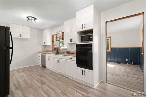 Kitchen - 1165 Moselle Rd, Saint Clair, MO 63077 photo 3 of 5