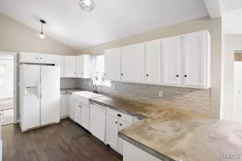 Kitchen - 329 Meadow St, Gerald, MO 63037 photo 2 of 3