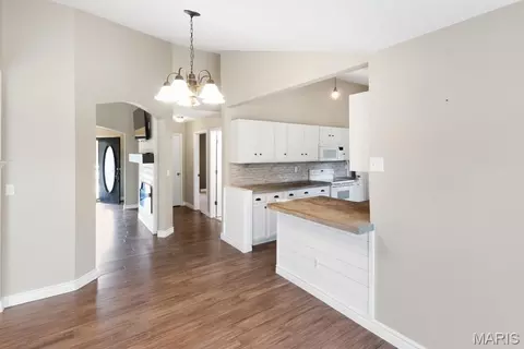 Entry Way - 329 Meadow St, Gerald, MO 63037 photo 4 of 4