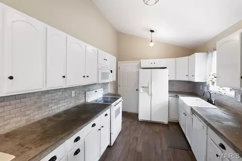 Kitchen - 329 Meadow St, Gerald, MO 63037 photo 3 of 3