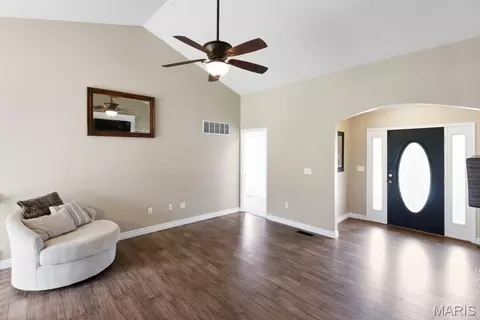 Entry Way - 329 Meadow St, Gerald, MO 63037 photo 2 of 4
