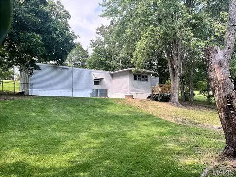 Exterior - 3867 Flucom Rd, De Soto, MO 63020 photo 3 of 7