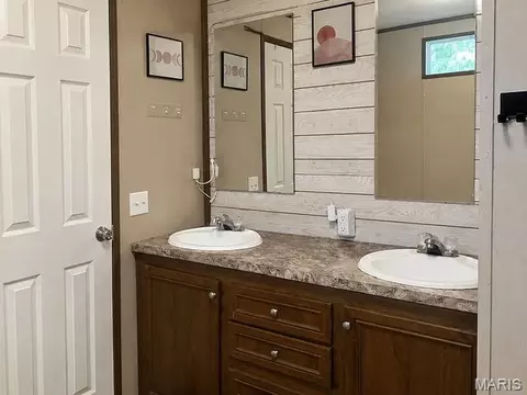 Bath - 104 Cherry St, Risco, MO 63874 photo 3 of 4