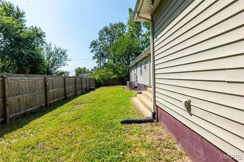 Exterior - 102 Poe Dr, Rolla, MO 65401 photo 7 of 11
