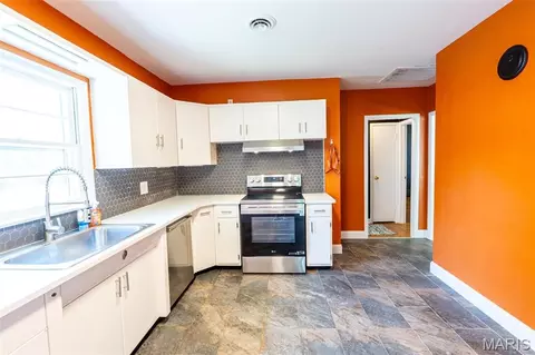 Kitchen - 102 Poe Dr, Rolla, MO 65401 photo 5 of 7