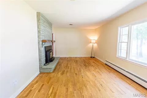 Living - 102 Poe Dr, Rolla, MO 65401 photo 7 of 11