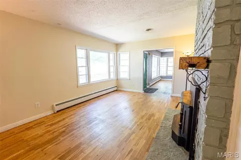 Living - 102 Poe Dr, Rolla, MO 65401 photo 4 of 11