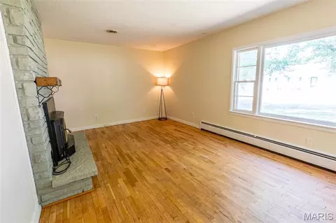 Living - 102 Poe Dr, Rolla, MO 65401 photo 2 of 11