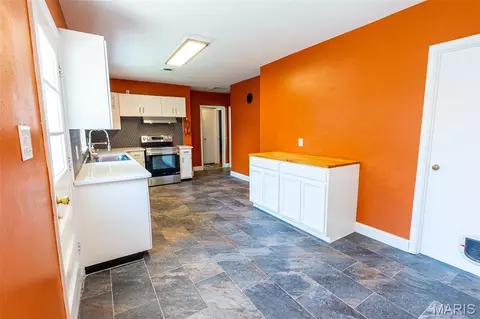 Kitchen - 102 Poe Dr, Rolla, MO 65401 photo 2 of 7