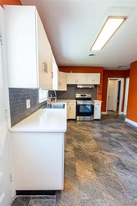Kitchen - 102 Poe Dr, Rolla, MO 65401 photo 4 of 7