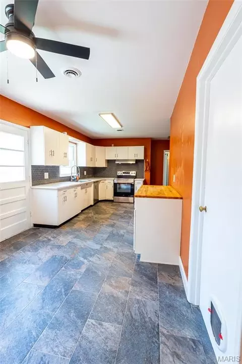Kitchen - 102 Poe Dr, Rolla, MO 65401 photo 3 of 7