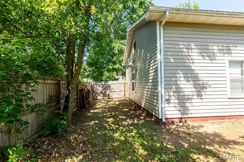 Exterior - 102 Poe Dr, Rolla, MO 65401 photo 10 of 11