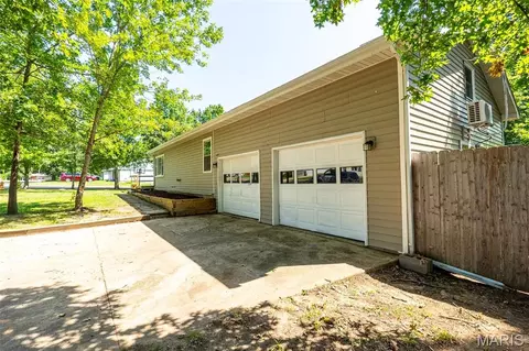 Exterior - 102 Poe Dr, Rolla, MO 65401 photo 5 of 11