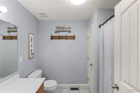 Bath - 467 Oak Meadow Dr, Jackson, MO 63755 photo 1 of 3