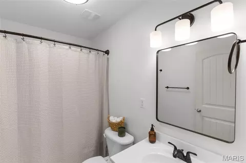 Bath - 467 Oak Meadow Dr, Jackson, MO 63755 photo 3 of 3