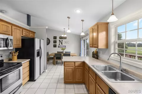 Kitchen - 467 Oak Meadow Dr, Jackson, MO 63755 photo 2 of 2