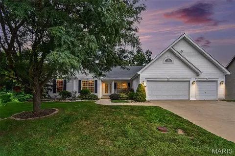 6701 Oxford Ln, Maryville, IL 62062