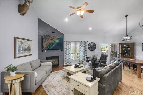 Living - 125 Tumbleweed Pass, Jackson, MO 63755 photo 2 of 2