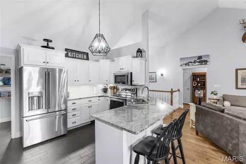 Kitchen - 125 Tumbleweed Pass, Jackson, MO 63755 photo 2 of 4