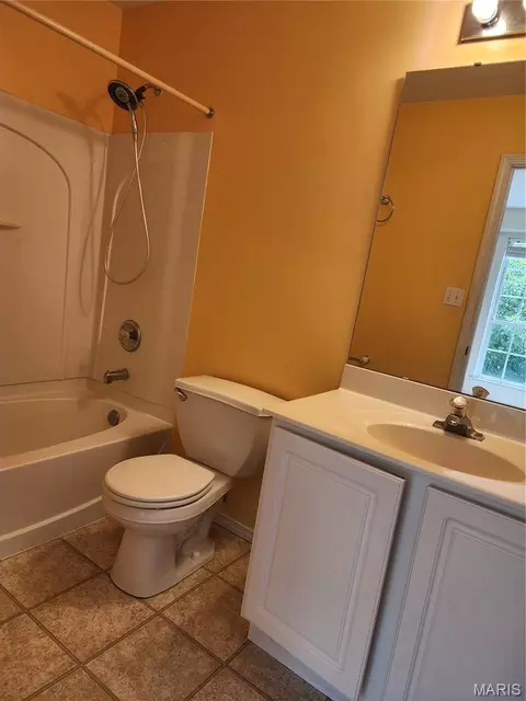 Bath - 321 Heritage Commons Cir, O'fallon, MO 63368 photo 2 of 3