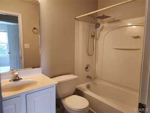 Bath - 321 Heritage Commons Cir, O'fallon, MO 63368 photo 3 of 3