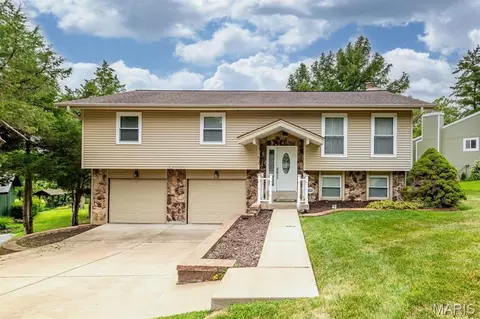 813 Edgewood Dr, Lake Saint Louis, MO 63367