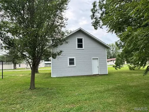Exterior - 641 S Walnut St, Gerald, MO 63037 photo 6 of 10