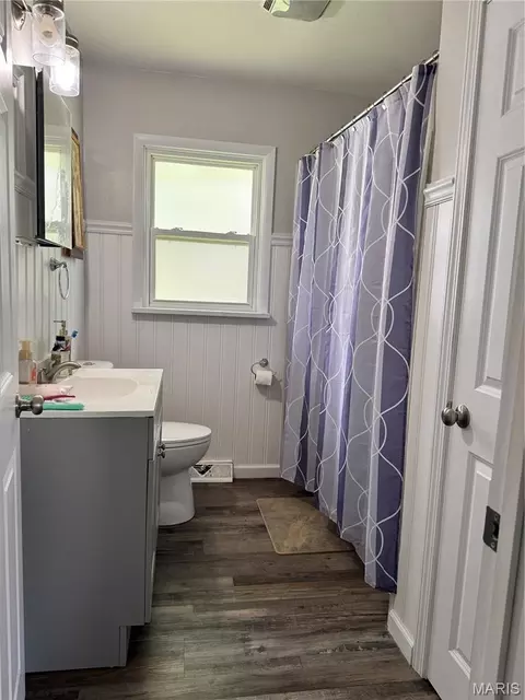 Bath - 641 S Walnut St, Gerald, MO 63037 photo 1 of 2