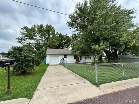 Exterior - 641 S Walnut St, Gerald, MO 63037 photo 8 of 10