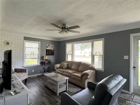 Living - 641 S Walnut St, Gerald, MO 63037 photo 1 of 2