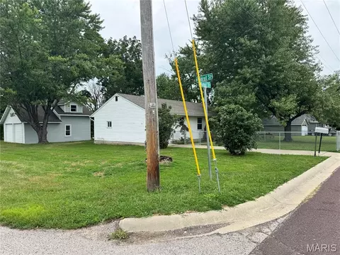 Exterior - 641 S Walnut St, Gerald, MO 63037 photo 10 of 10