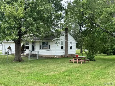 Exterior - 641 S Walnut St, Gerald, MO 63037 photo 9 of 10