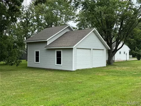Exterior - 641 S Walnut St, Gerald, MO 63037 photo 3 of 10