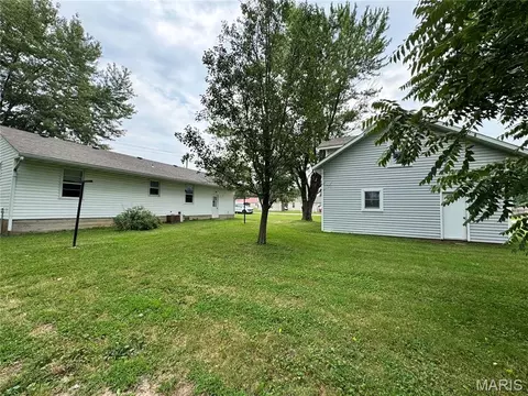 Exterior - 641 S Walnut St, Gerald, MO 63037 photo 7 of 10