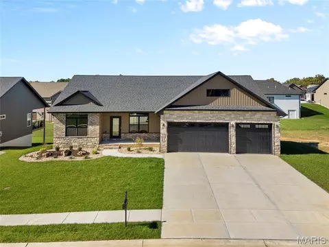1827 Robins Mill Ct, Maryville, IL 62062