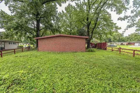 Exterior - 6563 January Ave, Berkeley, MO 63134 photo 6 of 7