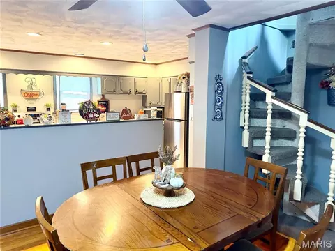 Dining - 200 E Boone St, Salem, IL 62881 photo 5 of 7