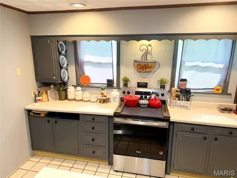 Kitchen - 200 E Boone St, Salem, IL 62881 photo 3 of 10