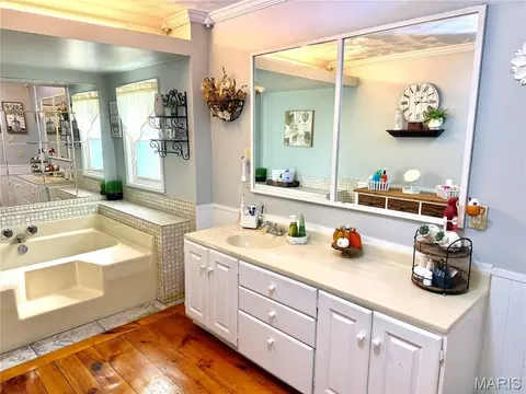 Bath - 200 E Boone St, Salem, IL 62881 photo 2 of 5