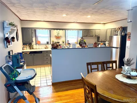 Kitchen - 200 E Boone St, Salem, IL 62881 photo 10 of 10