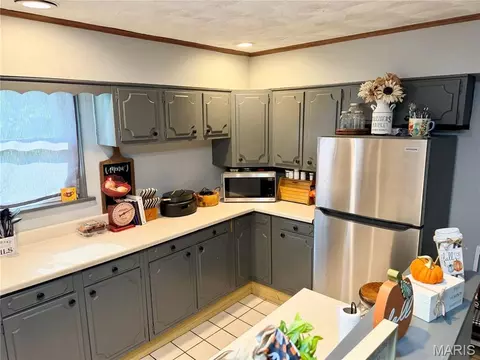 Kitchen - 200 E Boone St, Salem, IL 62881 photo 5 of 10