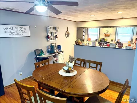 Dining - 200 E Boone St, Salem, IL 62881 photo 6 of 7
