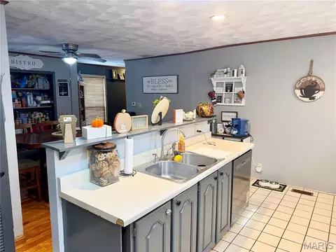 Kitchen - 200 E Boone St, Salem, IL 62881 photo 6 of 10