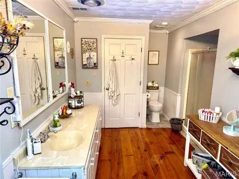 Bath - 200 E Boone St, Salem, IL 62881 photo 4 of 5